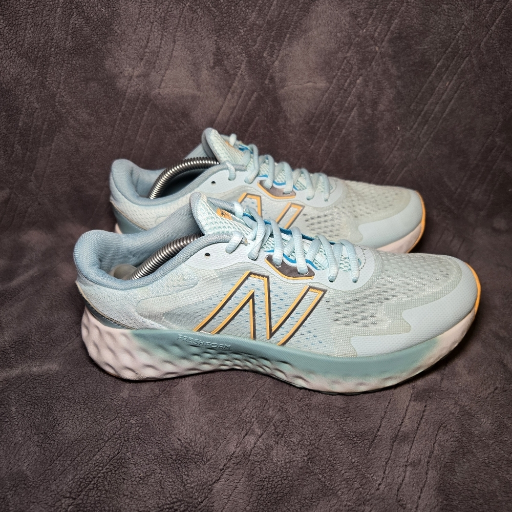 New Balance Fresh Foam EVOZ Running Shoes Womens Sz 9 Athletic Sneakers Trainer.